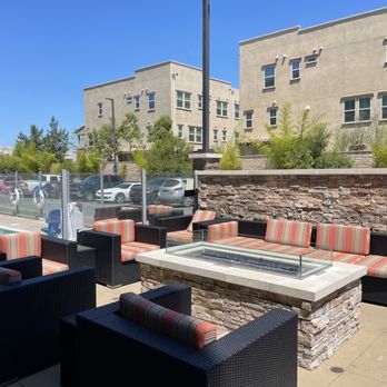 Hampton Inn & Suites Buena Park - Fire pit area - Hotels Near Me - Buena Park, California