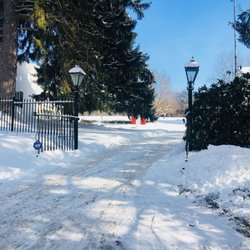 Spruce Hollow Farm - Entrance to spruce hollow