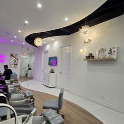 Juno NailBar - Beautiful