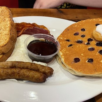 Maple Leaf Diner - American Near Me - Dallas, Texas Maple Leaf Diner - American Near Me - Dallas, Texas