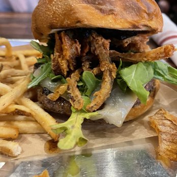 Roadhouse Pub & Eatery - bison burger - Gastropubs Near Me - Jackson, Wyoming