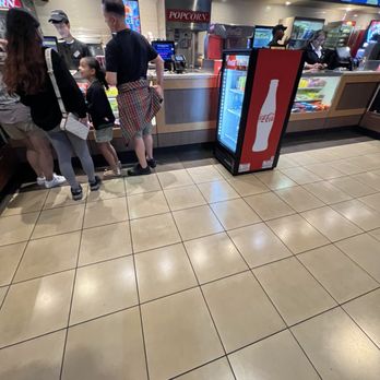 Showcase Cinema de Lux Cross County - Long wait - Cinema Near Me - Yonkers, New York Showcase Cinema de Lux Cross County - Long wait - Cinema Near Me - Yonkers, New York