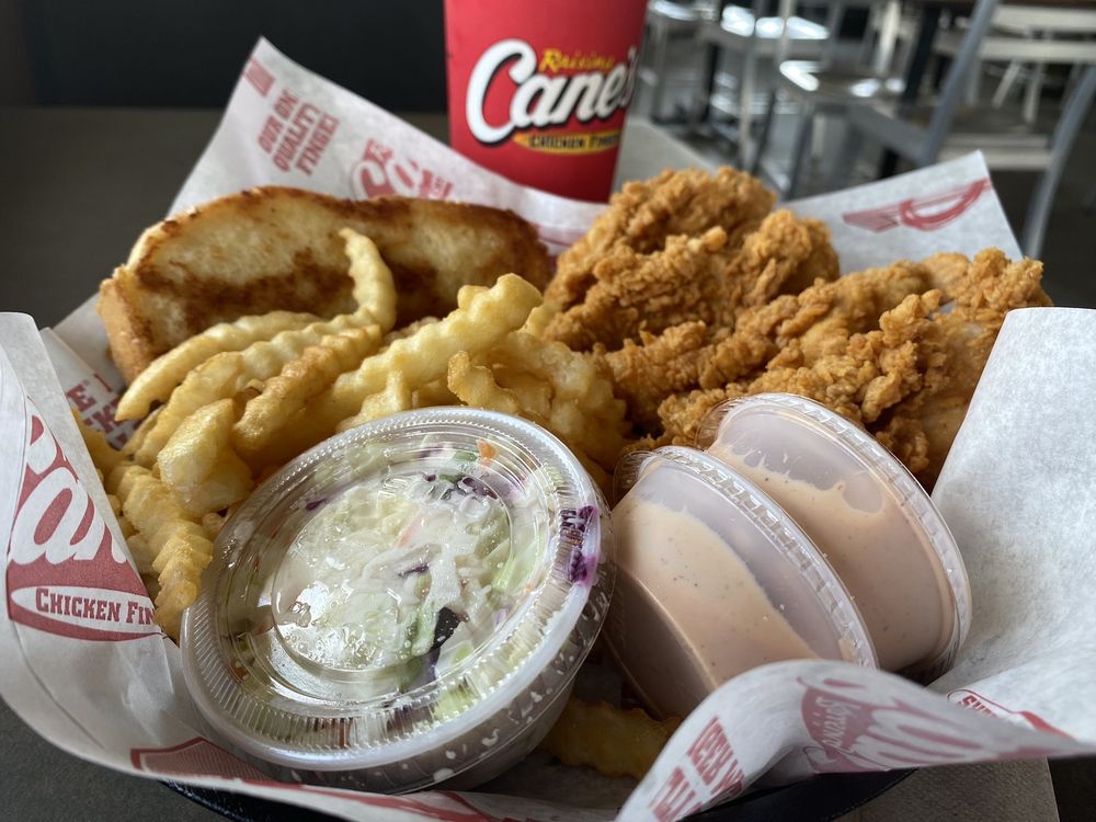 RAISING CANE’S CHICKEN FINGERS 24 Reviews 1594 Highway 15 N, Laurel
