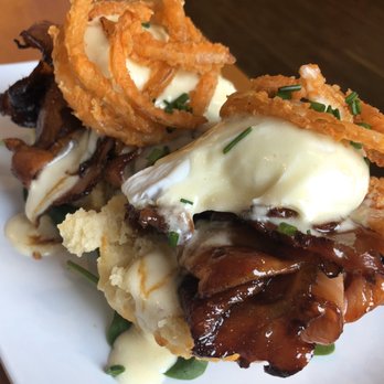 Ruby Slipper Uptown - Red Eye Ham Benedict - Cafes Near Me - New Orleans, Louisiana