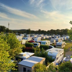 Campingplatz Ostseecamp - Wenig grün, recht voll aber nahe am Wasser gebaut...