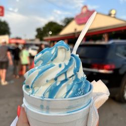 Bobbie's Dairy Dip - Excellent soft serve! With a blue raspberry dancing shell