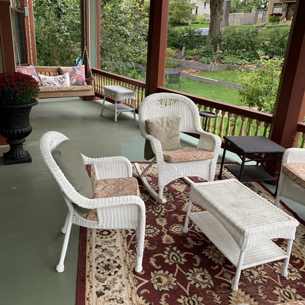Ann Bean Mansion - Front porch - Bed & Breakfast Near Me - Stillwater, Minnesota
