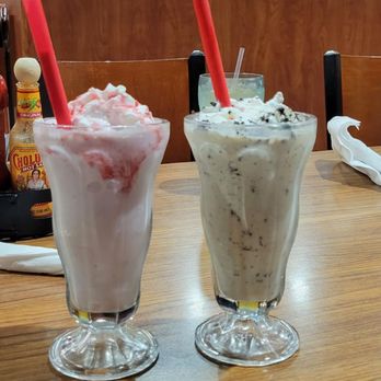Denny's - Oreo and strawberry milshakes - American Near Me - San Diego, California Denny's - Oreo and strawberry milshakes - American Near Me - San Diego, California