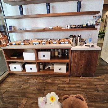 Paris Baguette - Self-service area - Bakeries Near Me - Honolulu, Hawaii Paris Baguette - Self-service area - Bakeries Near Me - Honolulu, Hawaii