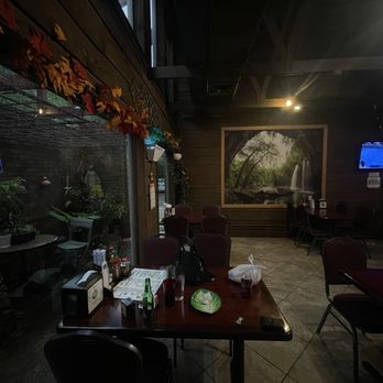 San Vuon Restaurant & Cafe - Atmosphere and ambiance - Vietnamese Near Me - Houston, Texas