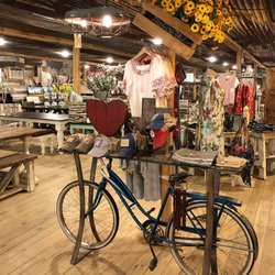 White Cottage Mercantile - Come browse our adorable boutique accessories & clothes!