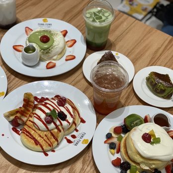Fluffy Fluffy Dessert Cafe - Desserts Near Me - Toronto, Ontario