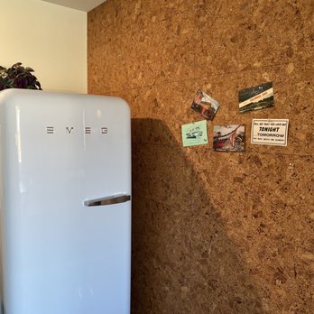 South Wind Motel - Fridge and kitchenette - Hotels Near Me - Columbus, Ohio
