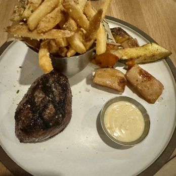Moxies Beaver Creek Restaurant - 7 oz sirloin w/ truffle parm fries - Canadian (New) Near Me - Richmond Hill, Ontario Moxies Beaver Creek Restaurant - 7 oz sirloin w/ truffle parm fries - Canadian (New) Near Me - Richmond Hill, Ontario