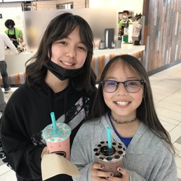 Yay, my nieces were very happy with their strawberry milk tea w/boba & chocolate milk tea w/boba! Yay, my nieces were very happy with their strawberry milk tea w/boba & chocolate milk tea w/boba!