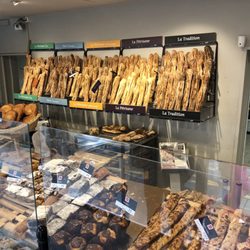 La Pétrisane - Just look at all that fresh bread!