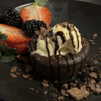 Explorers Lounge - Chocolate molten cake - Burgers Near Me - Division No. 15, Alberta Explorers Lounge - Chocolate molten cake - Burgers Near Me - Division No. 15, Alberta