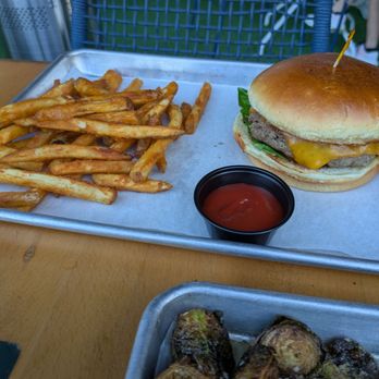 Highline Park - Highline Burger - Cocktail Bars Near Me - Houston, Texas