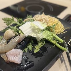 SHABU-WORKS - Seafood and veggies