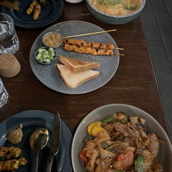 Kin Long Beach - Drunken Noodle, Avocado Curry - Thai Near Me - Long Beach, California