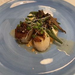 Savannah Oyster - They were kind enough to split our sea scallops meal into two. Scallops were cooked perfectly!