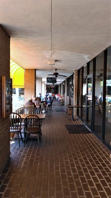 Yummies Bistro by null