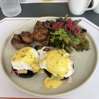 Roses Social - Lobster Benny - Breakfast & Brunch Near Me - Toronto, Ontario Roses Social - Lobster Benny - Breakfast & Brunch Near Me - Toronto, Ontario
