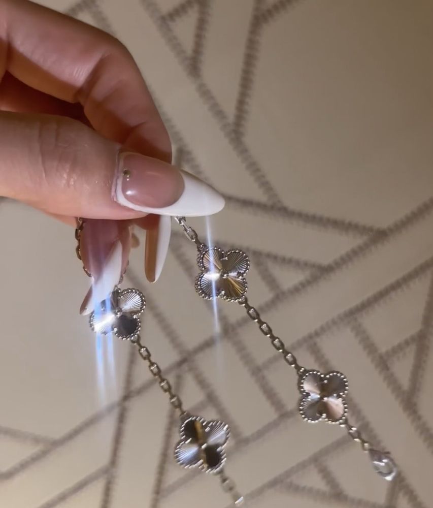 VAN CLEEF & ARPELS Updated November 2024 1450 Ala moana Blvd