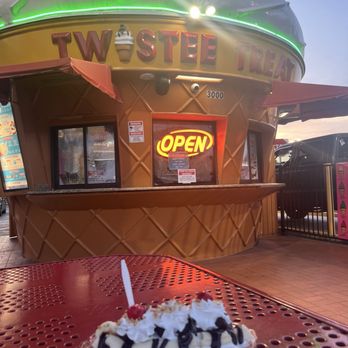 Twistee Treat - Winter Park - Brownie boat - Ice Cream & Frozen Yogurt Near Me - Winter Park, Florida Twistee Treat - Winter Park - Brownie boat - Ice Cream & Frozen Yogurt Near Me - Winter Park, Florida