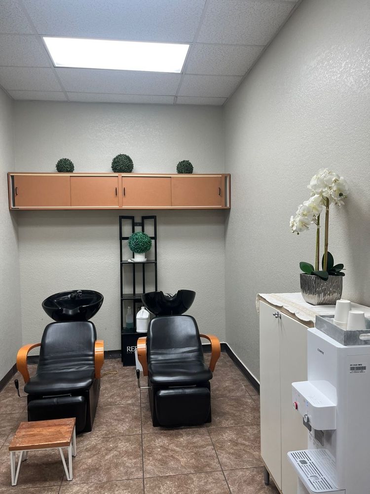 Vivi Hair Torrance Logo