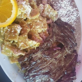 Los Compadres - Cgilaques verdes con carne azada. - Mexican Near Me - Norwalk, California Los Compadres - Cgilaques verdes con carne azada. - Mexican Near Me - Norwalk, California