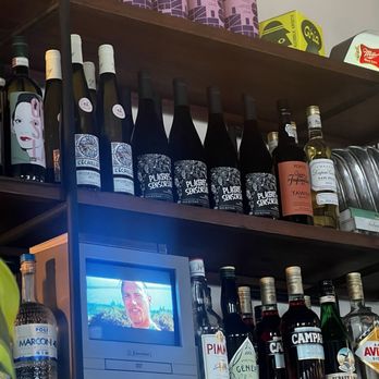 Purslane Eatery - Old school TV playing DVD's behind the bar - Burgers Near Me - Wakefield, Rhode Island