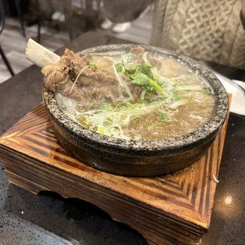 Lá Sen Vietnamese Cuisine - Stone pot with beef ribs - Vietnamese Near Me - Toronto, Ontario Lá Sen Vietnamese Cuisine - Stone pot with beef ribs - Vietnamese Near Me - Toronto, Ontario