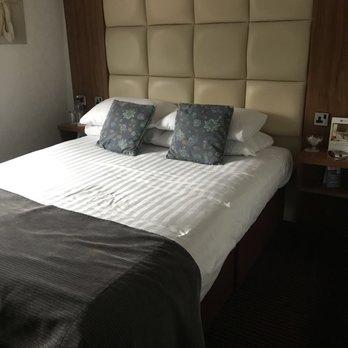 Best Western Hilcroft - Room 9: cozy, but very nice. - Hotels Near Me - Whitburn, WLN