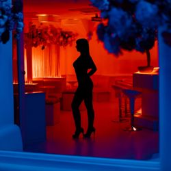 Club LV - Who is that sexy girl