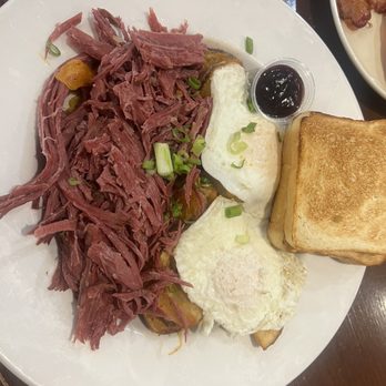Bacon Street Diner - Corned beef skillet, 10 out of 10!! - Breakfast & Brunch Near Me - Clearwater, Florida Bacon Street Diner - Corned beef skillet, 10 out of 10!! - Breakfast & Brunch Near Me - Clearwater, Florida