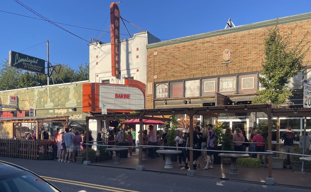 MORELAND THEATRE Updated November 2024 21 Photos & 76 Reviews