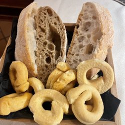 Vini da Gigio - Taralli and bread