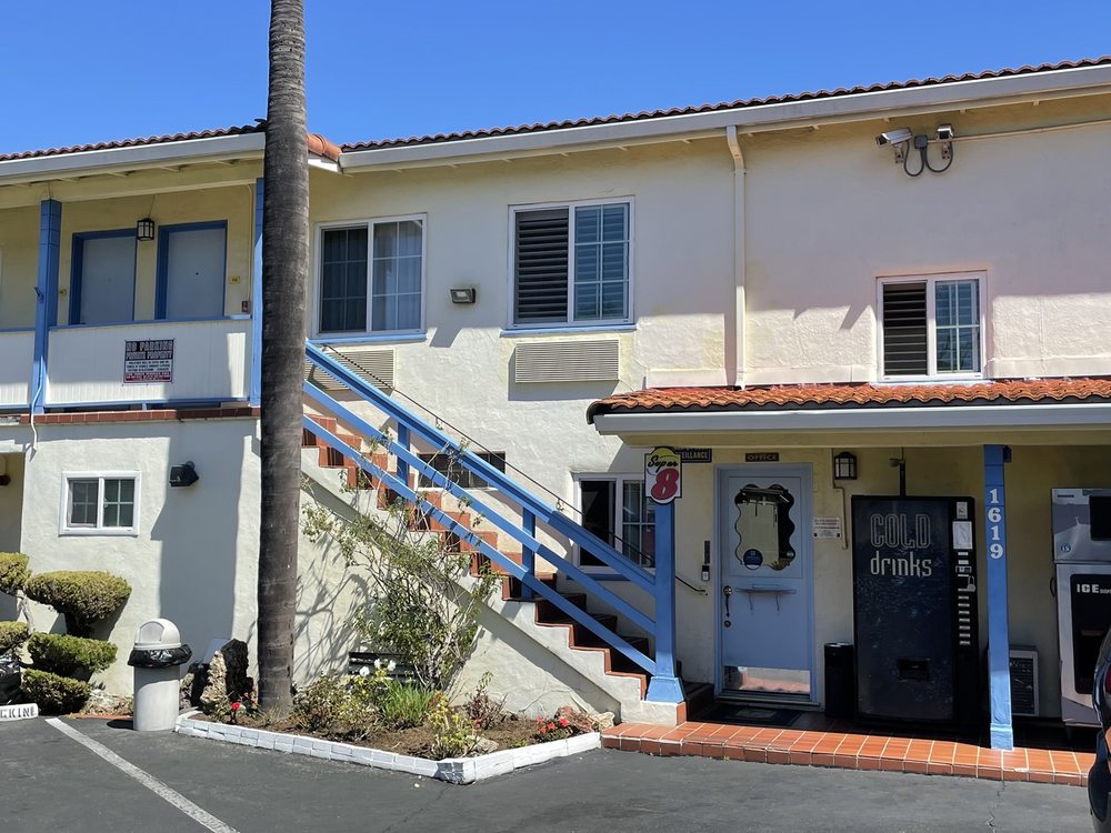 SUPER 8 BY WYNDHAM BERKELEY Updated September 2024 46 Photos & 79