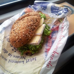 Wiener Feinbäcker Heberer - 2,9 euronen für ein einfaches käsebrötchen :-( ...