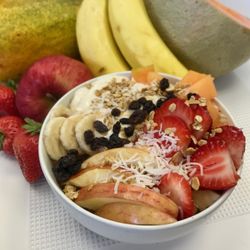 La Sirenita - Delicioso Bionico con fruta y crema (pasas y granola a su gusto)