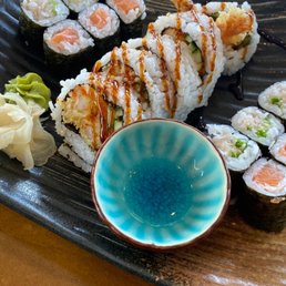 Salmon roll, negitoro roll, dynamite roll Salmon roll, negitoro roll, dynamite roll