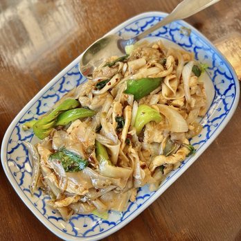 Thai Classic In Paso - Drunken Noodles - Thai Near Me - Paso Robles, California