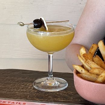 The Peach House - Saturn Cocktail - Mediterranean Near Me - Lakeland, Florida