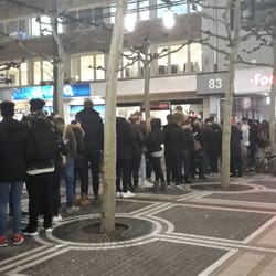 Foot Locker - Jesus! Kanye hat die Yeezys bei Foot Locker