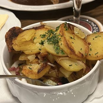 Gasthaus an der Alster - dazu Bratkartoffeln, aka slice potatoes. - German Near Me - Hamburg, HH Gasthaus an der Alster - dazu Bratkartoffeln, aka slice potatoes. - German Near Me - Hamburg, HH