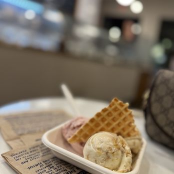 Jeni's Splendid Ice Creams - Signature bowl - Ice Cream & Frozen Yogurt Near Me - Nashville, Tennessee Jeni's Splendid Ice Creams - Signature bowl - Ice Cream & Frozen Yogurt Near Me - Nashville, Tennessee