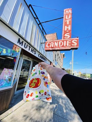 Muth's Candies by null