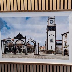 Restaurant O Cantinho - The wall art represents most of Portugal, but few people know that this is distant Portas da Cidade in Ponta Delgada (Azores)