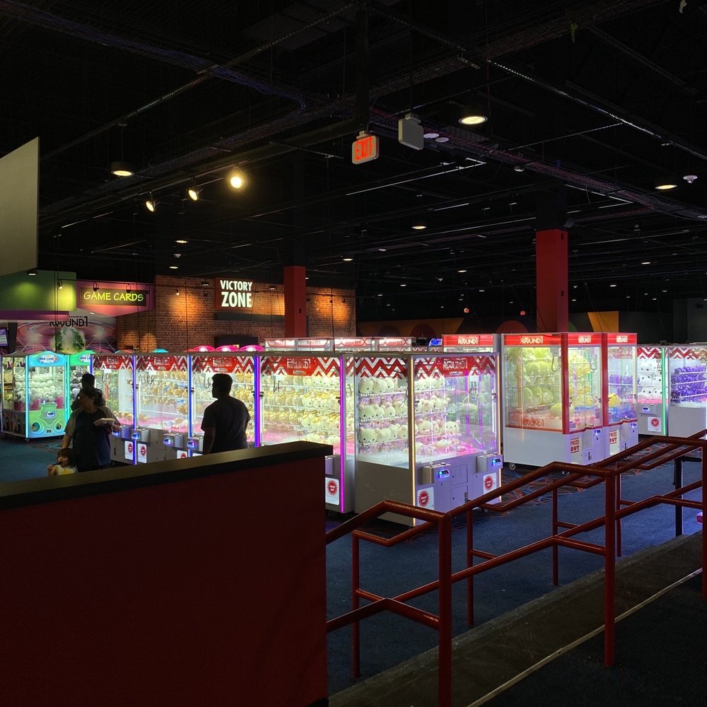 Round1 Bowling & Arcade - Grapevine - claw machine area - Arcades Near Me - Grapevine, Texas
